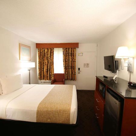 Travelodge By Wyndham Burbank-Glendale Zewnętrze zdjęcie