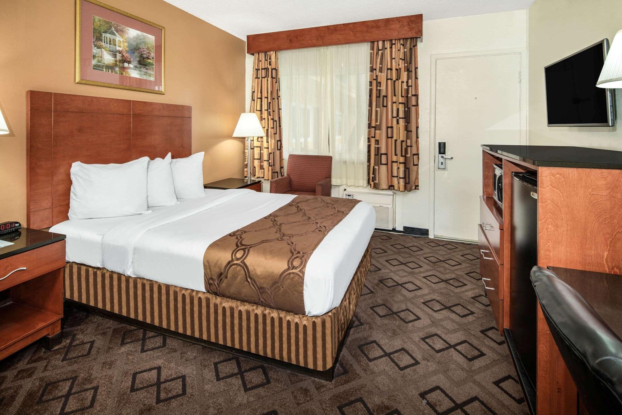 Travelodge By Wyndham Burbank-Glendale Zewnętrze zdjęcie